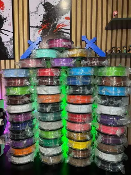 Pilha de rolos de filamento